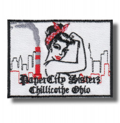paper-city-sisterz-embroidered-patch-antsiuvas