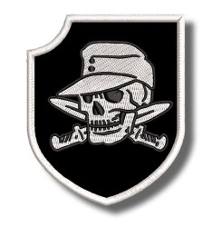 pirate-skull-embroidered-patch-antsiuvas