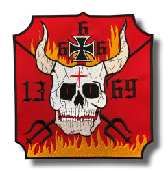 skull-1369-embroidered-patch-antsiuvas